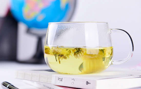 胎菊泡水是什么颜色