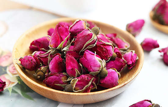 泡玫瑰花茶要放多少糖