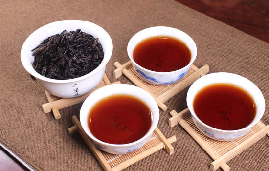六堡茶有白色斑正常吗