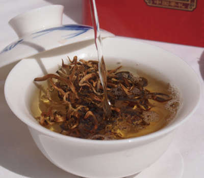 泡滇红茶的水温