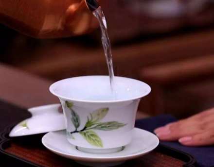 泡茶用什么水最好