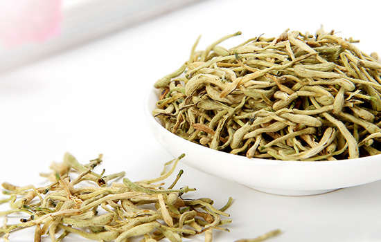 吃中药能喝金银花茶吗