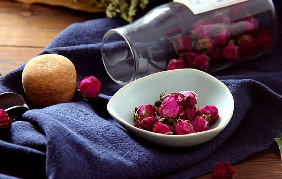玫瑰花茶解药性吗