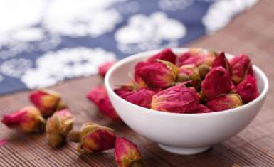 玫瑰花茶能用开水泡吗